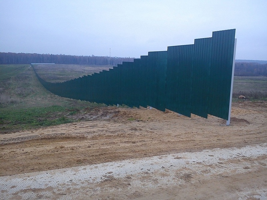 Забор, зеленый-зеленый..jpg